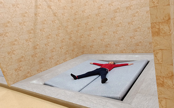 《疯狂的麦咭》天坑密室